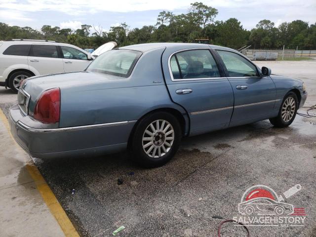1LNHM82W43Y689825 2003 LINCOLN TOWNCAR photo no. 3