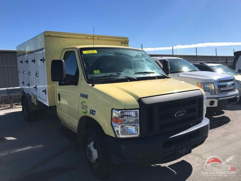1FDXE4FS4KDC52275 2019 FORD E-450 CUTAWAY photo no. 2