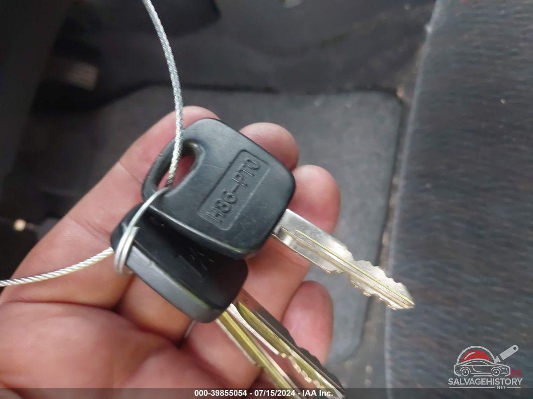 1FAFP34331W313947 2001 FORD FOCUS photo no. 11
