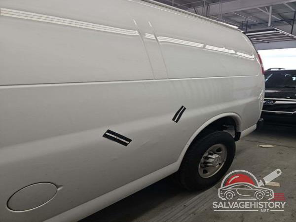 1GCWGAFP4J1326198 2018 CHEVROLET EXPRESS 2500 photo no. 10
