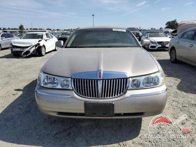 1LNHM82W32Y625838 2002 LINCOLN TOWNCAR photo no. 5