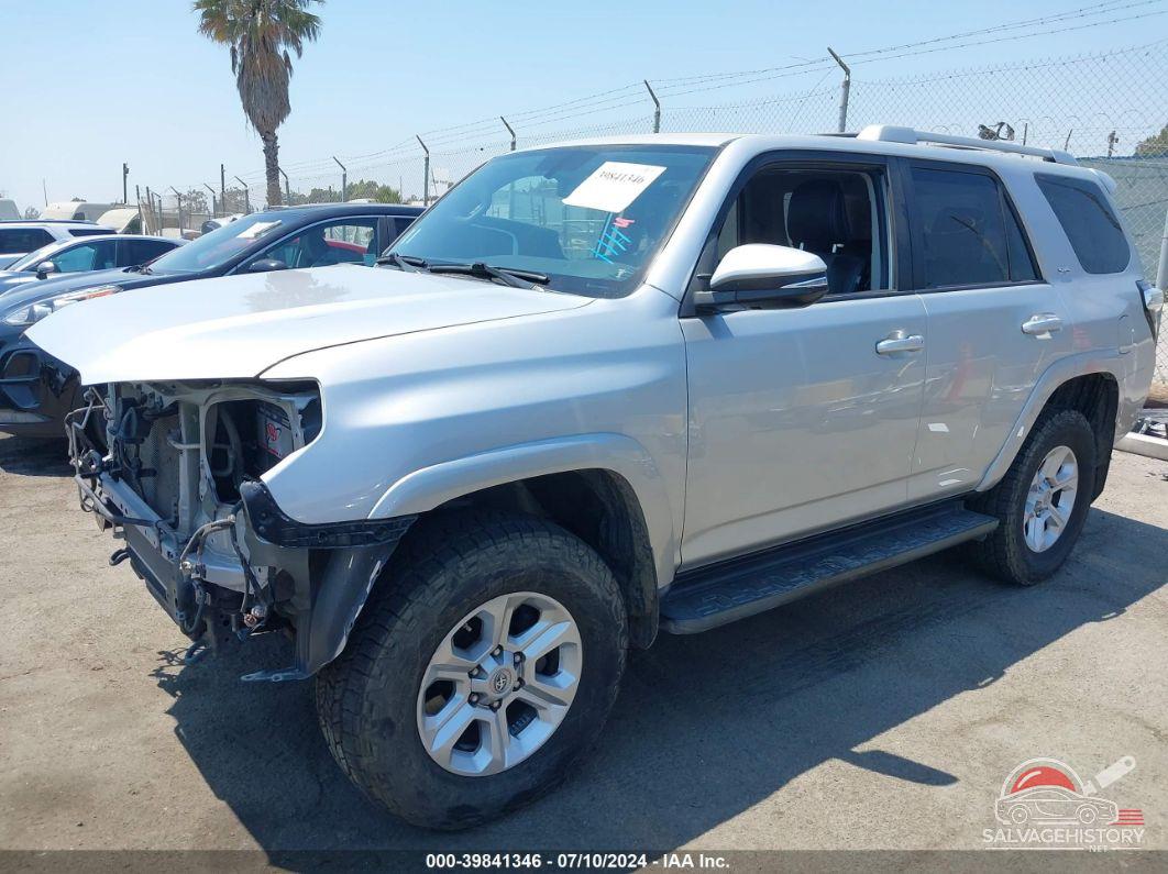 JTEBU5JR8J5553230 2018 TOYOTA 4RUNNER photo no. 2