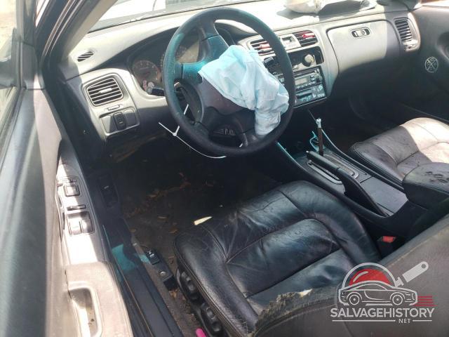 1HGCG32402A031161 2002 HONDA ACCORD photo no. 8