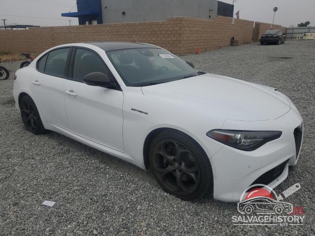 ZARFAMBN4P7666812 2023 ALFA ROMEO GIULIA photo no. 4