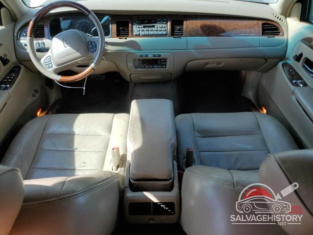 1LNHM82W32Y625838 2002 LINCOLN TOWNCAR photo no. 8