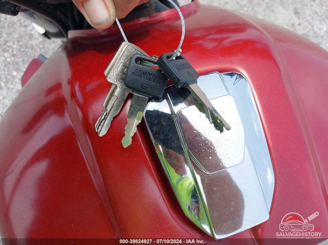 JH2RC2204EM004339 1984 HONDA VF700 photo no. 11