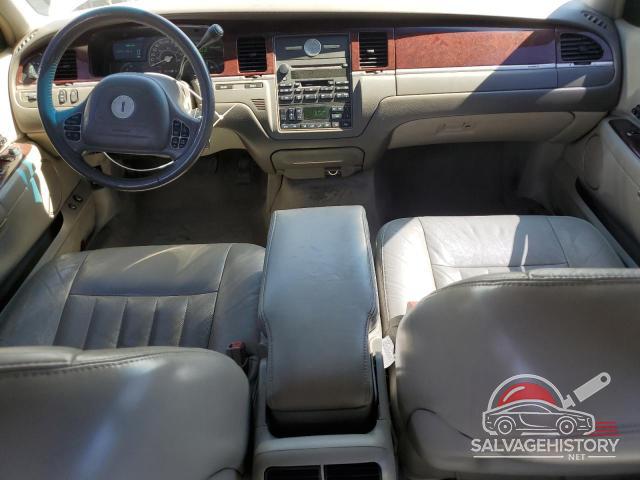 1LNHM81WX4Y677231 2004 LINCOLN TOWNCAR photo no. 8