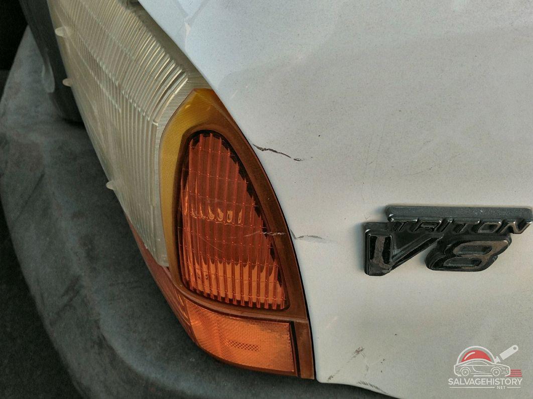 1FTNX20L41EC24738 2001 FORD SUPER DUTY F-250 photo no. 2
