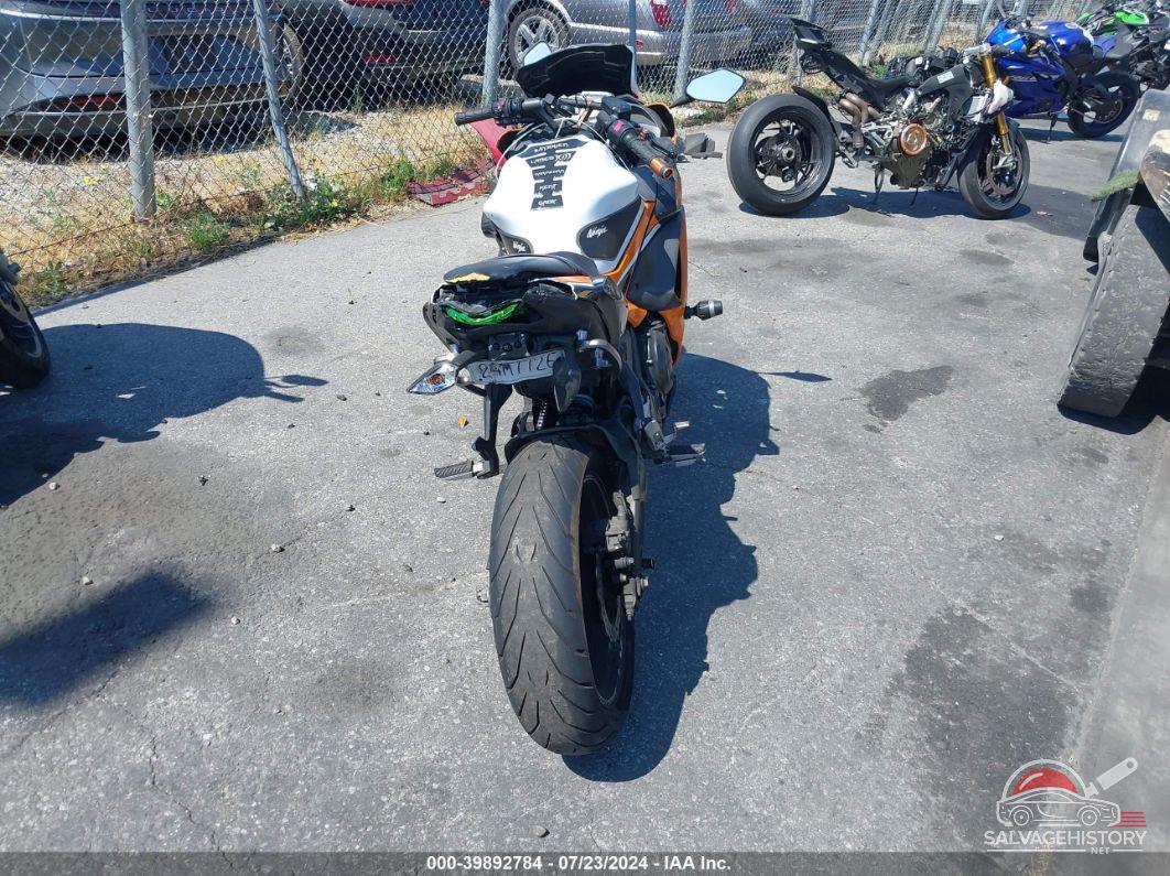 JKAEXEJ19HDA01848 2017 KAWASAKI EX650 photo no. 6