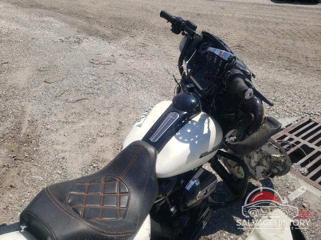 1HD1KRC19JB640557 2018 HARLEY-DAVIDSON FL photo no. 5