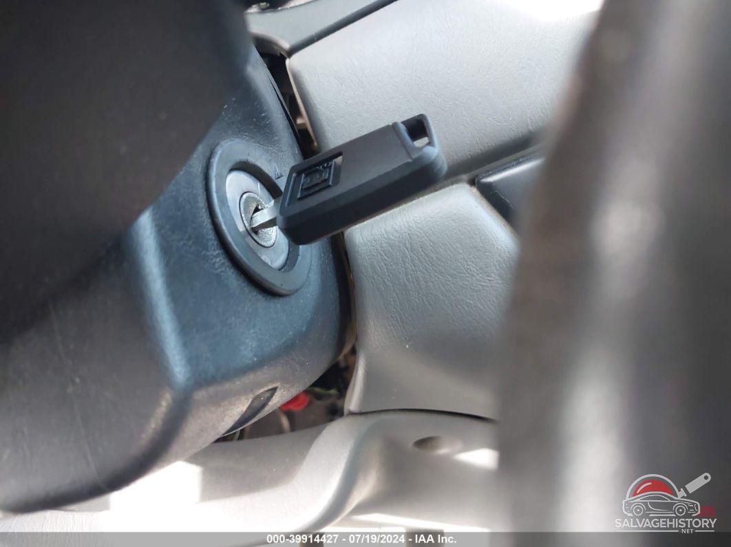 1FAFP3438YW274766 2000 FORD FOCUS photo no. 11
