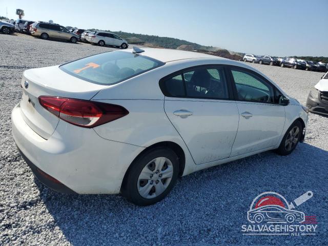 3KPFK4A76JE185302 2018 KIA FORTE photo no. 3