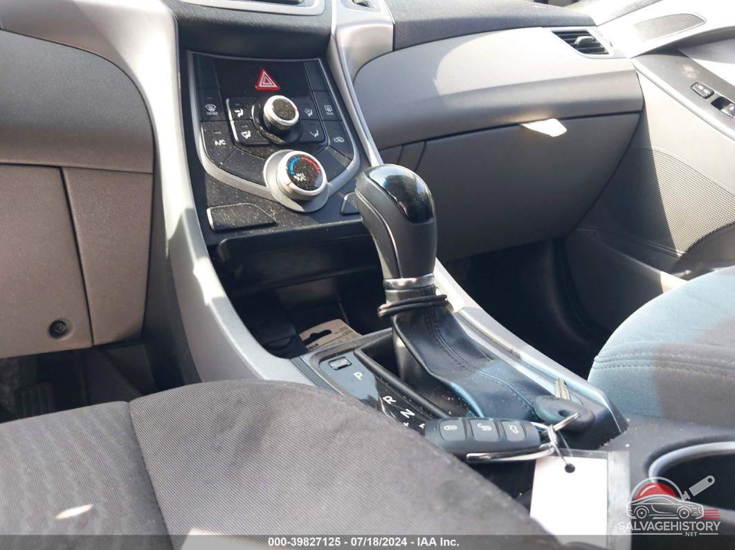 5NPDH4AE8GH771069 2016 HYUNDAI ELANTRA photo no. 11