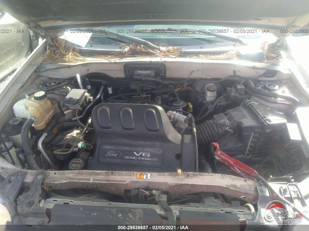 1FMYU03181KC55704 2001 FORD ESCAPE photo no. 10