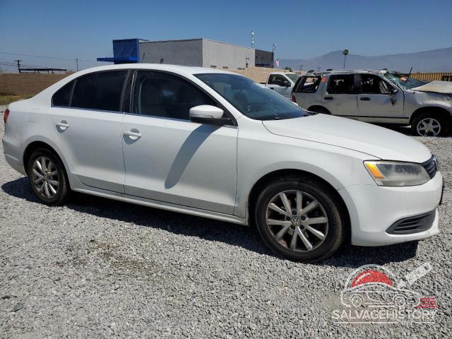 3VWD17AJ5EM433331 2014 VOLKSWAGEN JETTA photo no. 4