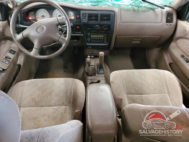 5TEWN72N12Z083440 2002 TOYOTA TACOMA photo no. 8