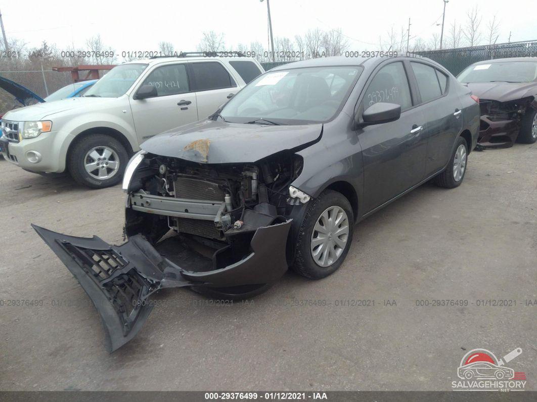 3N1CN7AP8JL839100 2018 NISSAN VERSA SEDAN photo no. 2