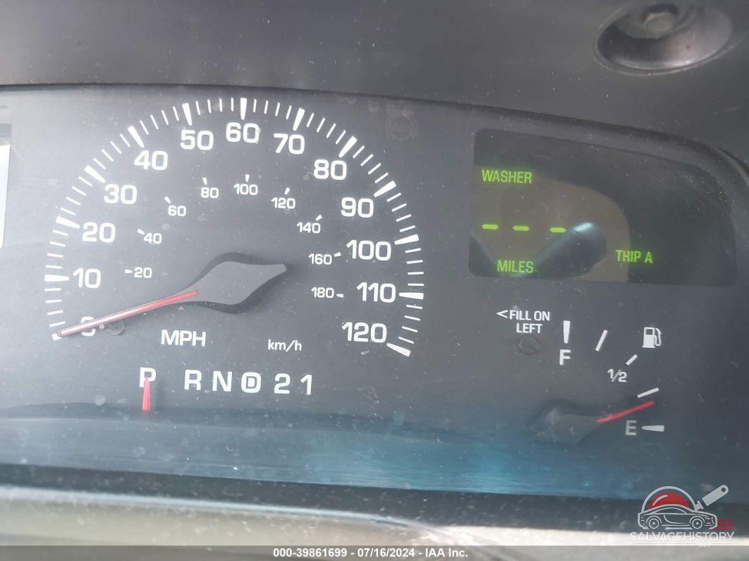 1LNHM81W12Y627220 2002 LINCOLN TOWN CAR photo no. 7