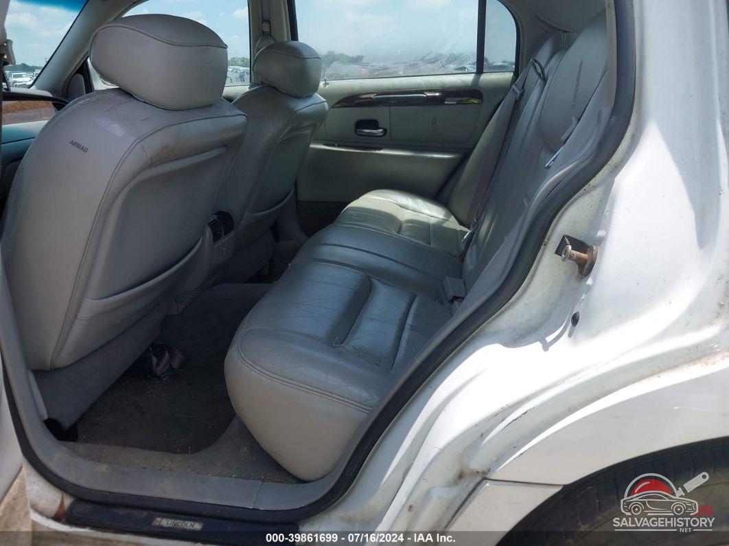 1LNHM81W12Y627220 2002 LINCOLN TOWN CAR photo no. 8