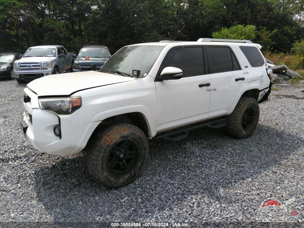 JTEBU5JR5H5429488 2017 TOYOTA 4RUNNER photo no. 2