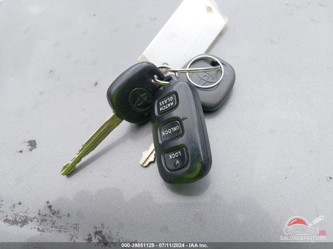 2T1KR32E06C609922 2006 TOYOTA MATRIX photo no. 11