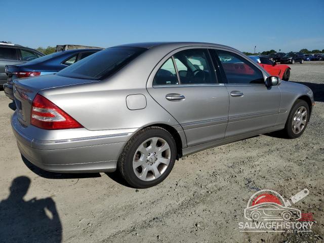 WDBRF81J85F580774 2005 MERCEDES-BENZ C-CLASS photo no. 3