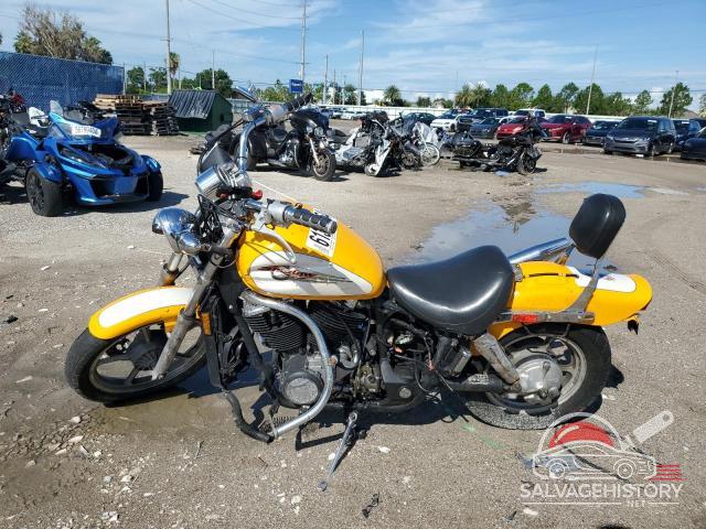 1HFSC180XWA200385 1998 HONDA VT CYCLE photo no. 3