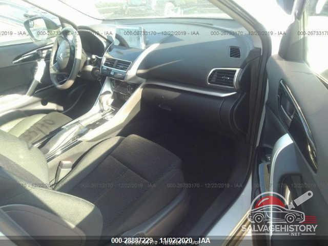 JA4AT4AA0JZ045229 2018 MITSUBISHI ECLIPSE CROSS photo no. 5