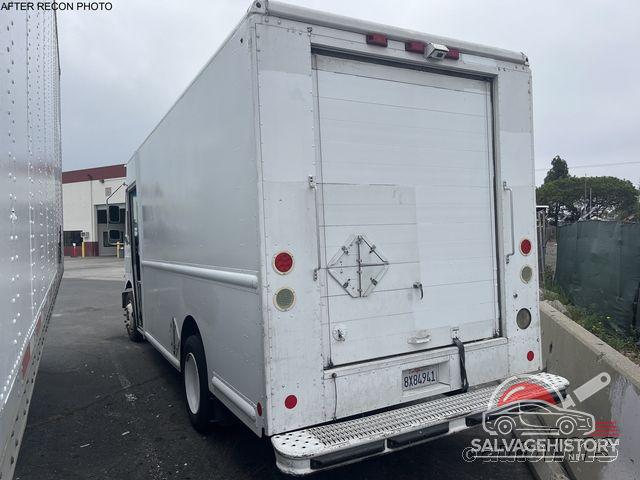 4UZACDDU3BCBF5976 2011 FREIGHTLINER CHASSIS photo no. 2