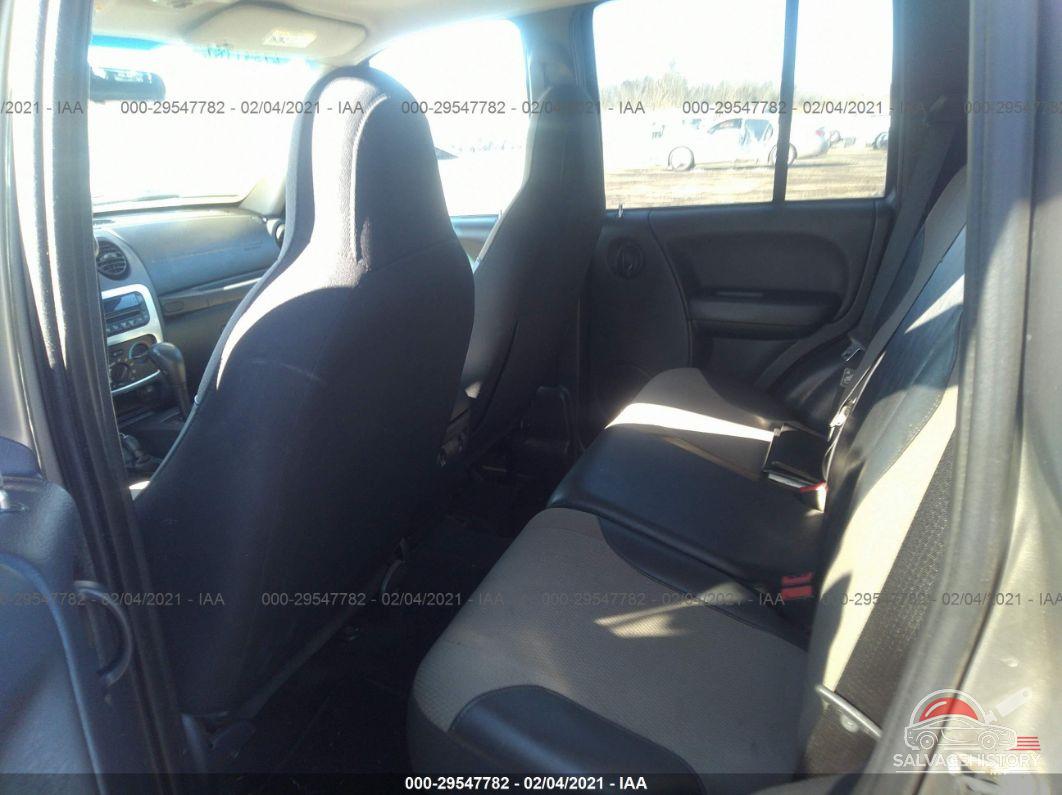 1J4GL48K14W210736 2004 JEEP LIBERTY photo no. 8