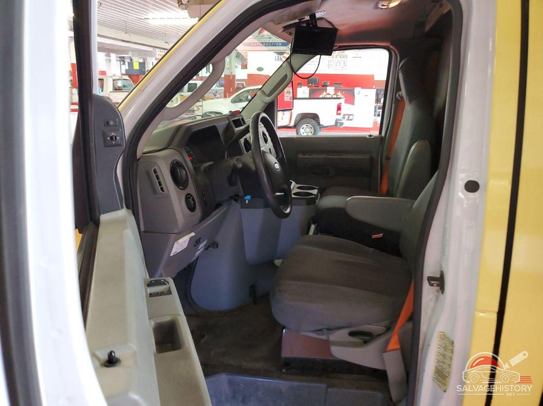 1FDXE4FS5KDC07720 2019 FORD ECONOLINE photo no. 6