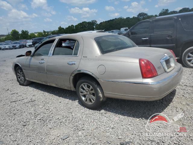 1LNHM81W41Y706878 2001 LINCOLN TOWNCAR photo no. 2
