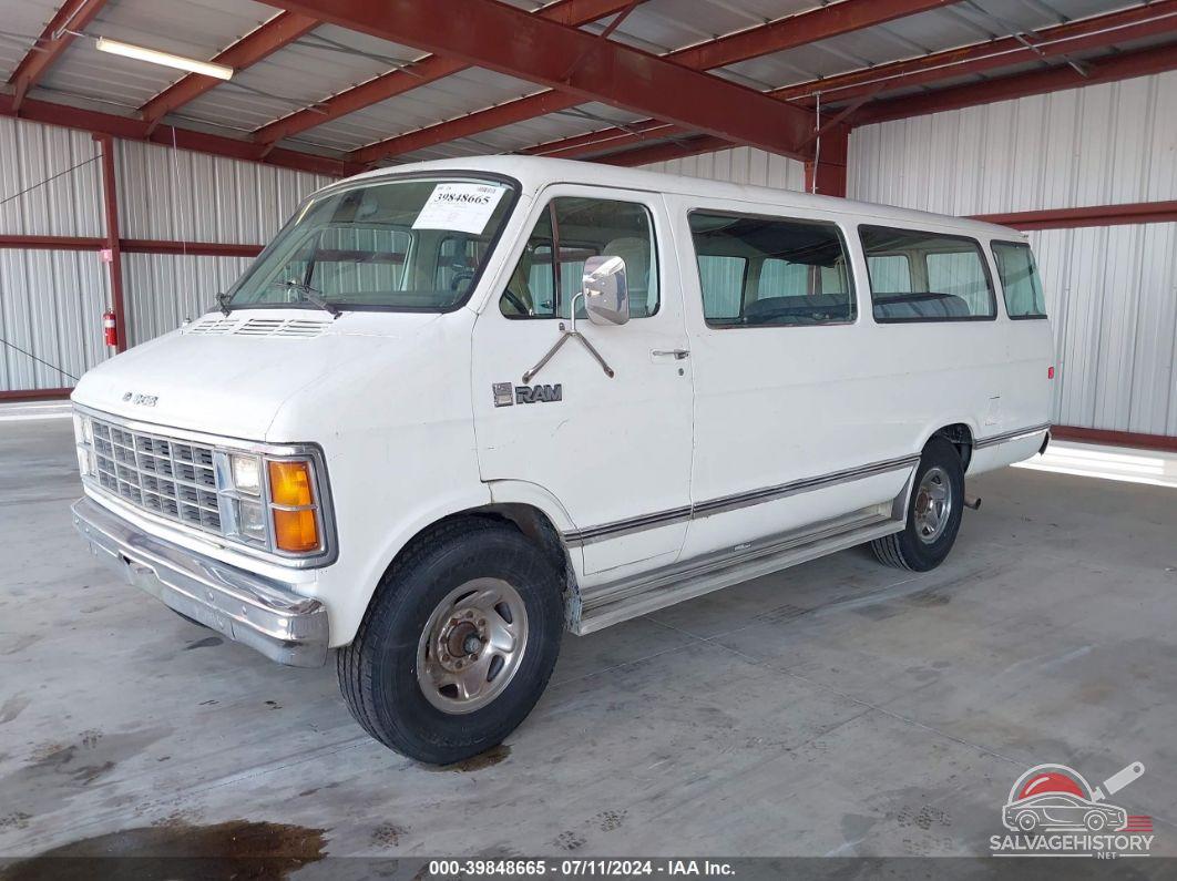 2B5WB3119FK318132 1985 DODGE RAM WAGON photo no. 2
