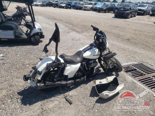 1HD1KRC19JB640557 2018 HARLEY-DAVIDSON FL photo no. 4