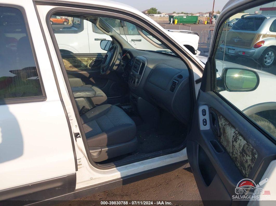 1FMCU93164KA24495 2004 FORD ESCAPE photo no. 5