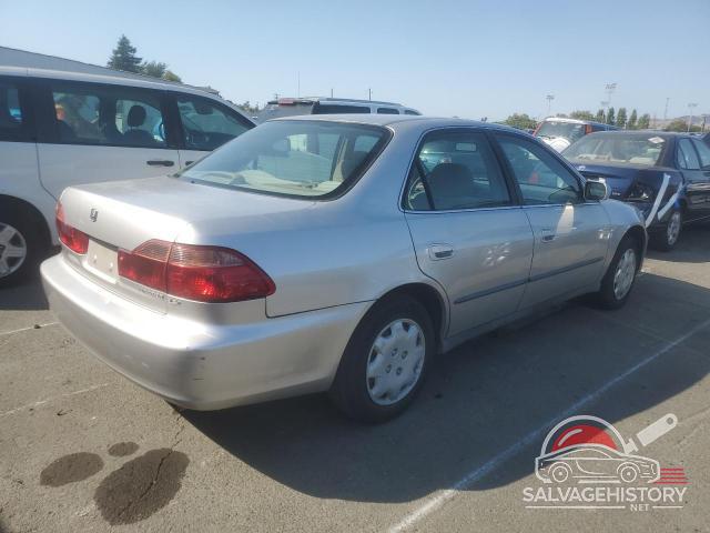 1HGCG5643WA153153 1998 HONDA ACCORD photo no. 3