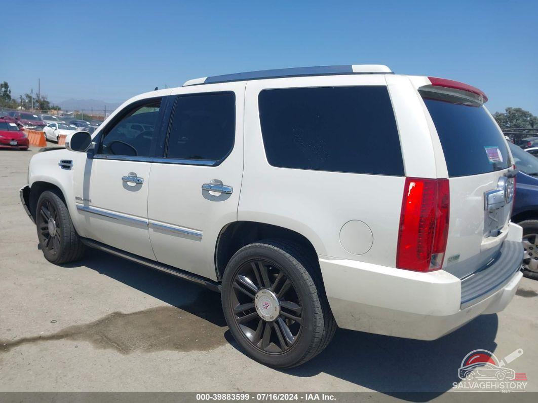 1GYS4CEFXBR105245 2011 CADILLAC ESCALADE photo no. 3