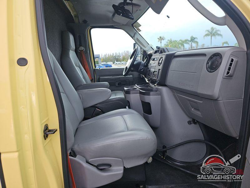 1FDXE4FS4KDC57718 2019 FORD E-450 CUTAWAY photo no. 2