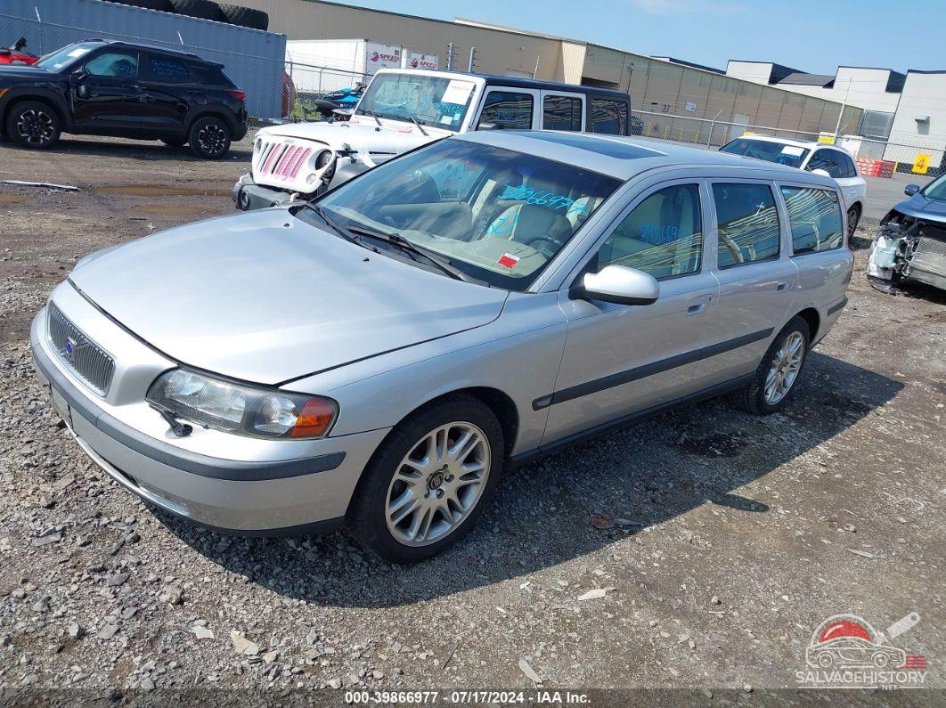 YV1SW53D211016872 2001 VOLVO V70 photo no. 2