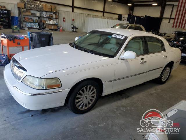 1LNHM81W95Y645646 2005 LINCOLN TOWNCAR photo no. 2