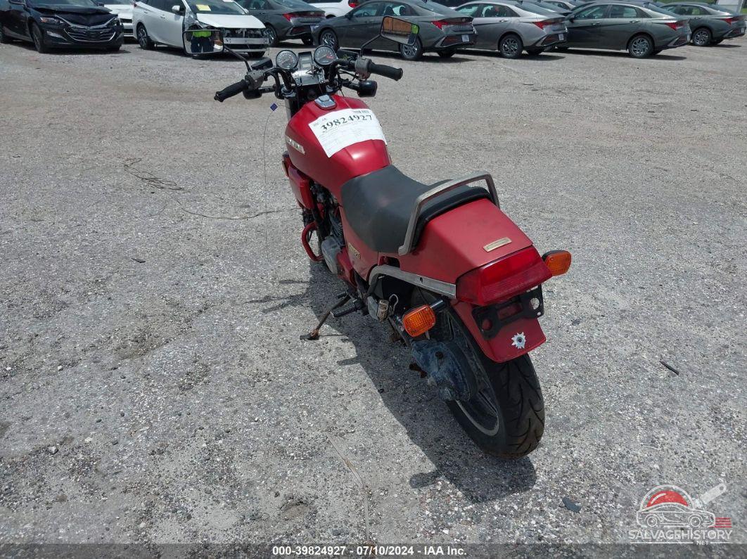JH2RC2204EM004339 1984 HONDA VF700 photo no. 3