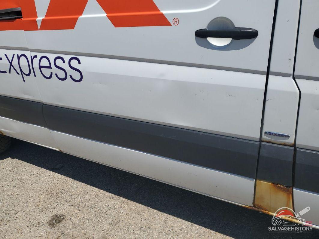 WD3PE8CB3C5701855 2012 MERCEDES-BENZ SPRINTER 2500 photo no. 4