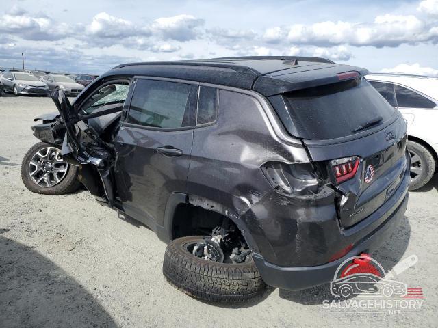 3C4NJDDB7KT733075 2019 JEEP COMPASS photo no. 2