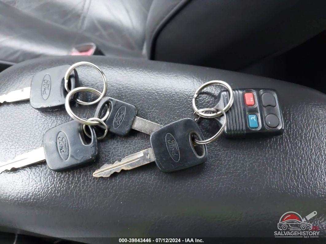 1FAFP4043YF138517 2000 FORD MUSTANG photo no. 11