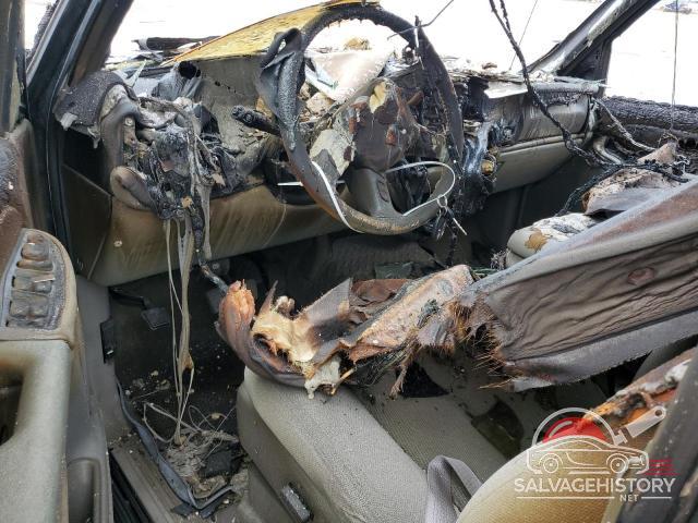 1GKEC16Z25J174361 2005 GMC YUKON photo no. 8