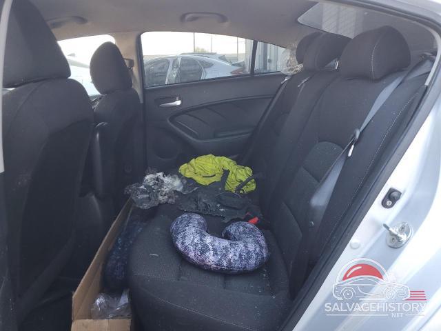 3KPFK4A75HE019055 2017 KIA FORTE photo no. 10