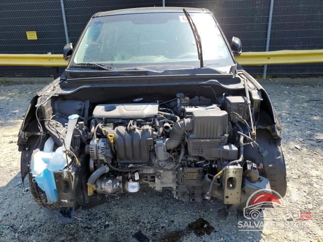 KNDJN2A25H7422785 2017 KIA SOUL photo no. 5