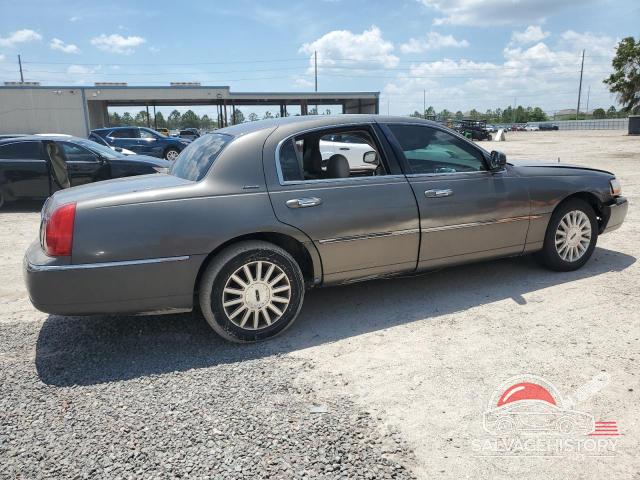 1LNHM81W63Y673109 2003 LINCOLN TOWNCAR photo no. 3