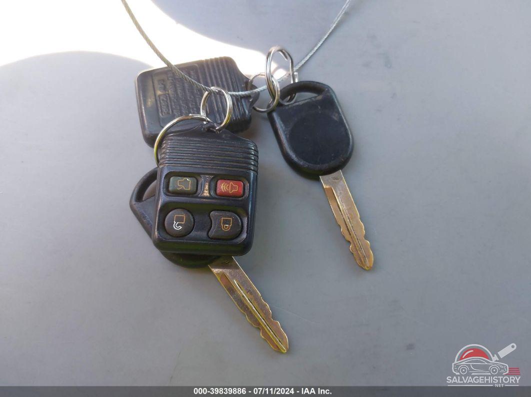 1FAHP3FN0AW137513 2010 FORD FOCUS photo no. 11