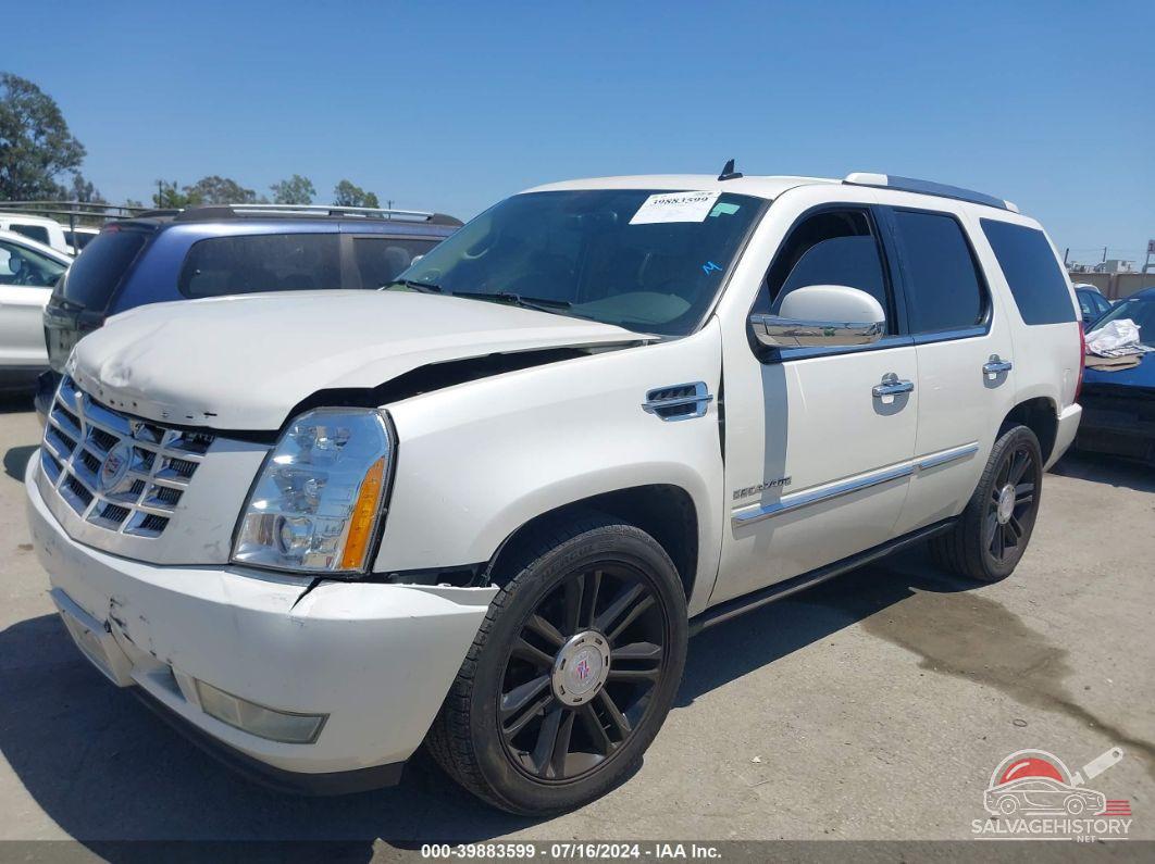 1GYS4CEFXBR105245 2011 CADILLAC ESCALADE photo no. 2